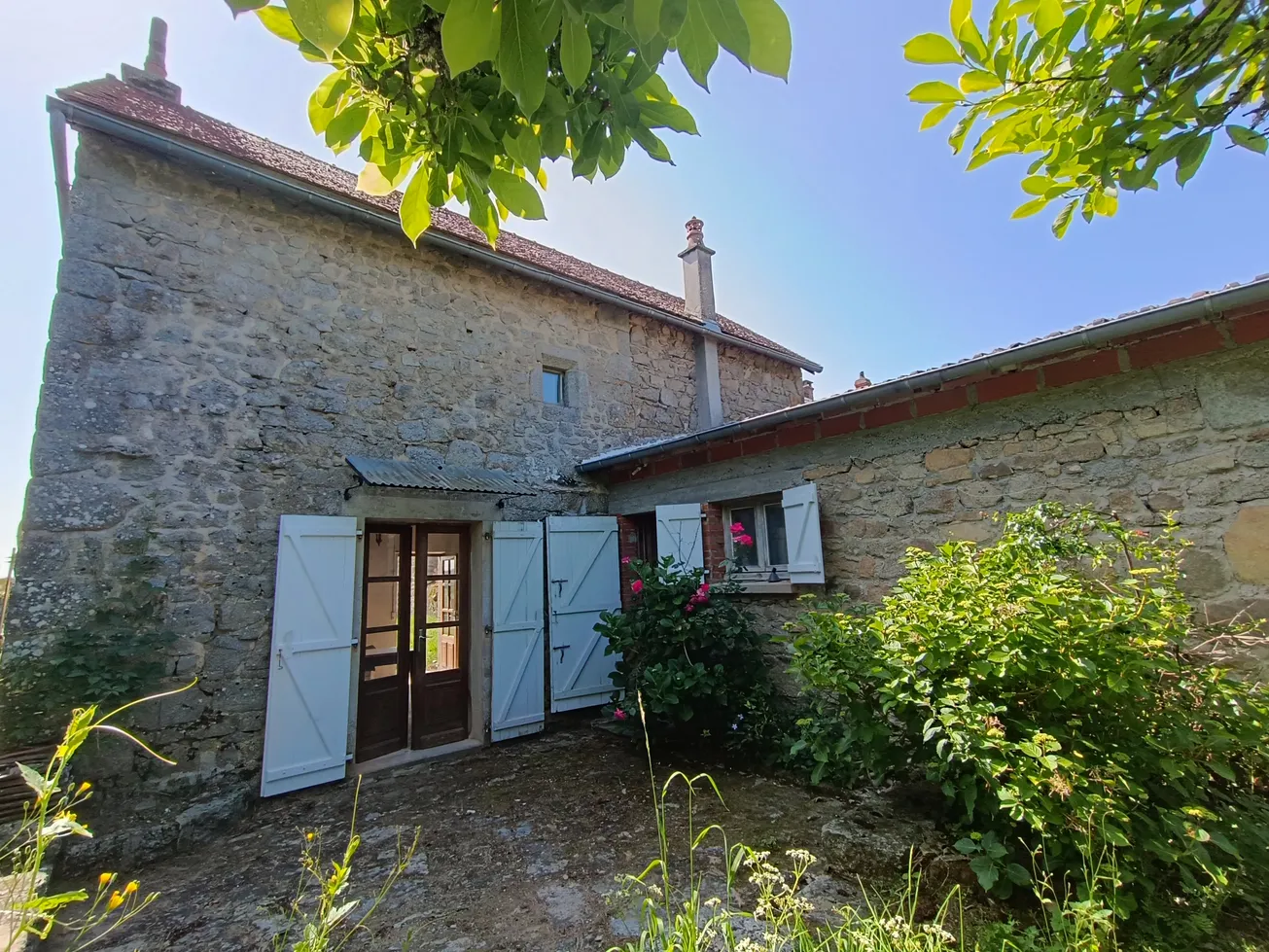 Stone village house to renovate with garden, near Auzances photo 3