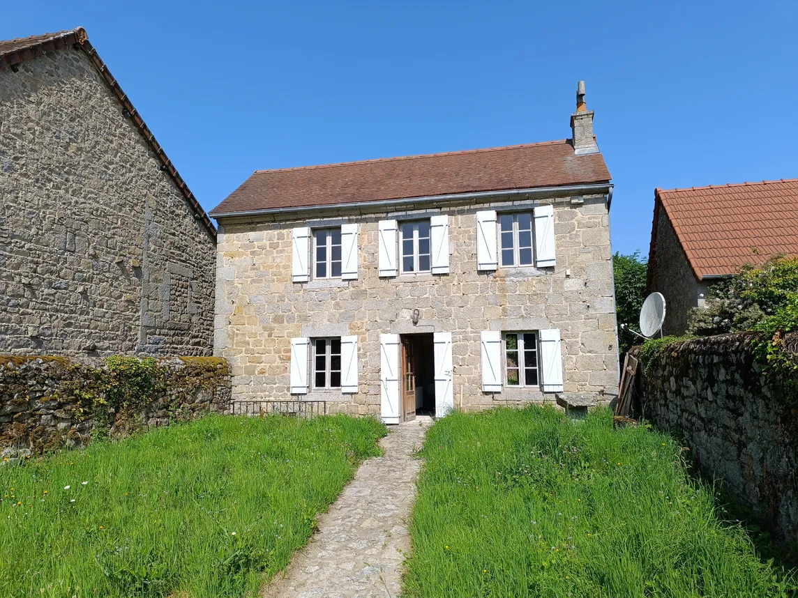 Stone village house to renovate with garden, near Auzances photo 2