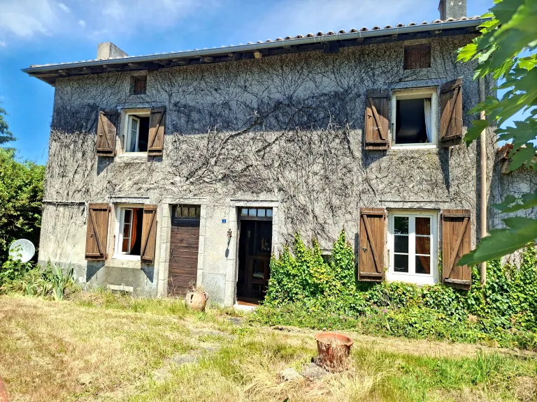Maison de caractère en pierre avec jardin à Champagnac-la-Rivière Photo du bien