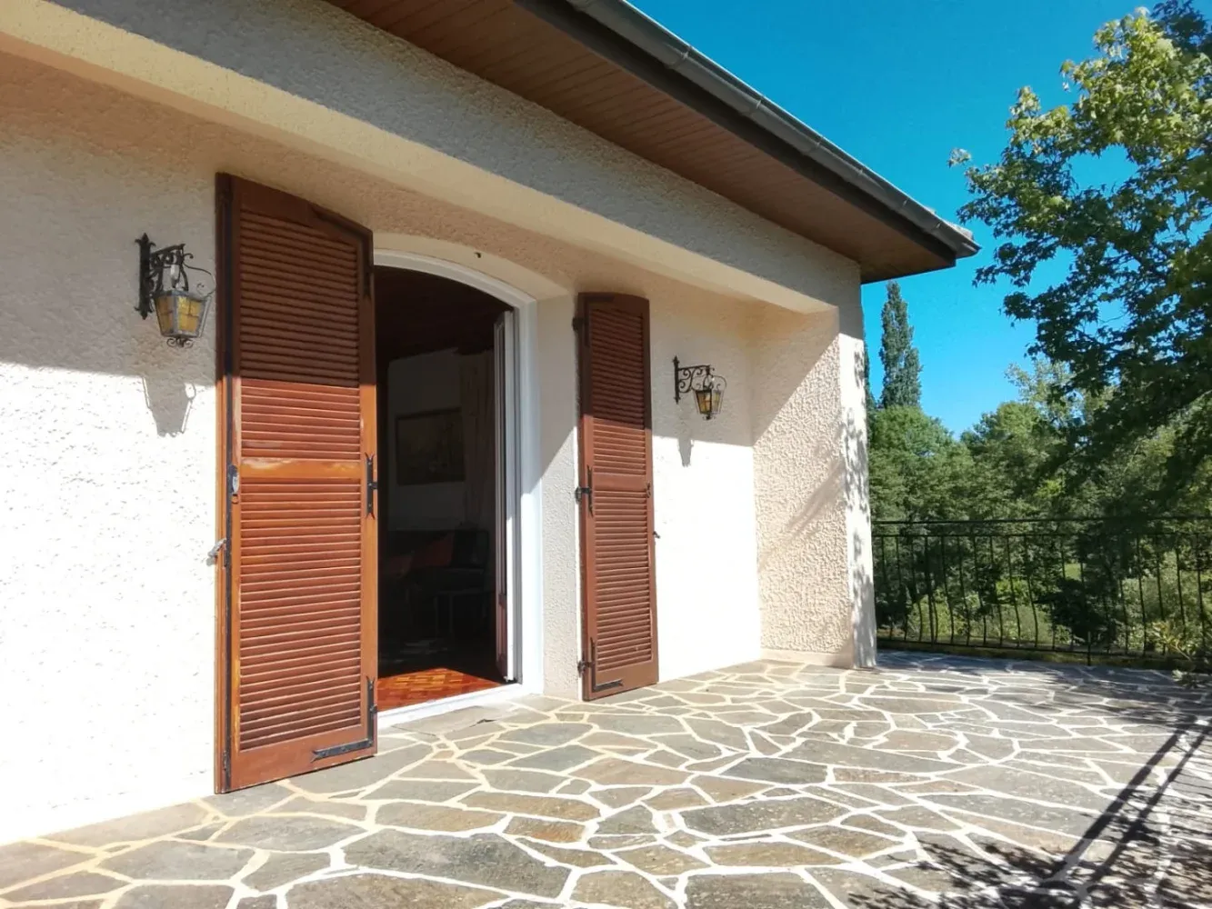Single-Storey Village House with Garden in Nouic photo 3