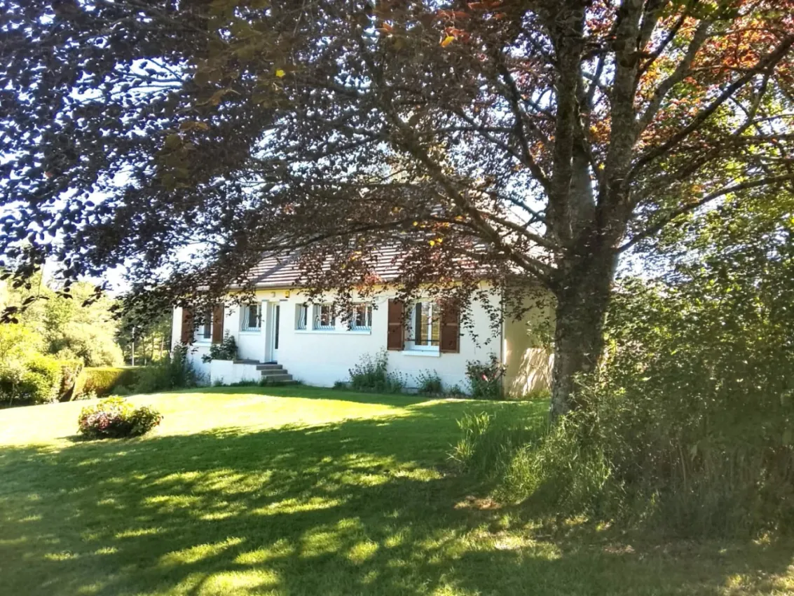 Single-Storey Village House with Garden in Nouic photo 2