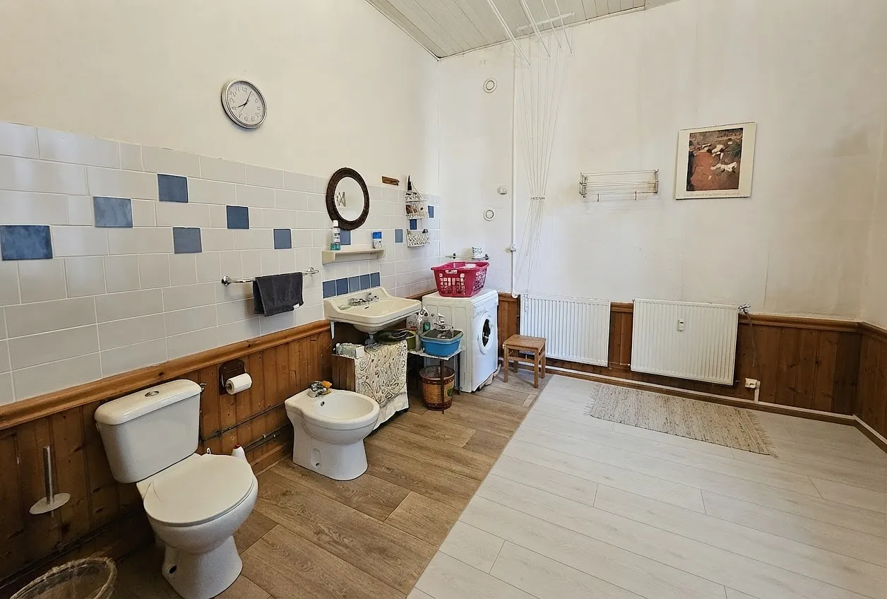 Characterful village house with guest cottage in Montauriol photo 4