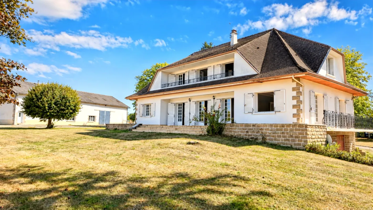 Characterful family home with outbuildings in Saint-Just-le-Martel photo 4