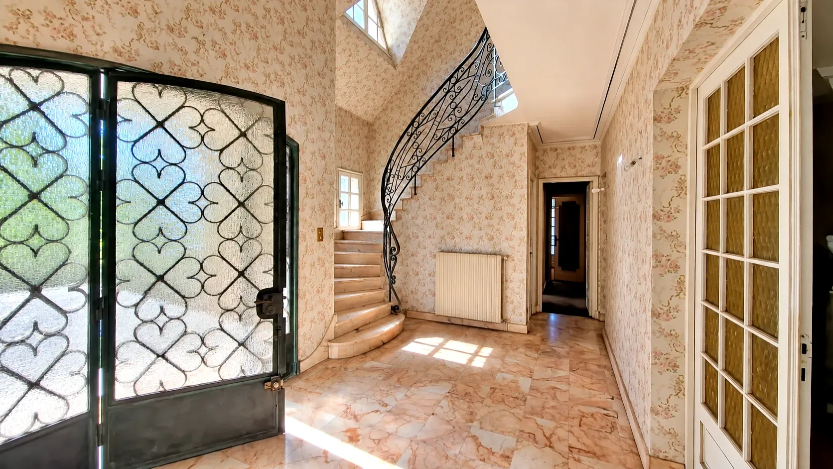 Characterful family home with outbuildings in Saint-Just-le-Martel photo 3