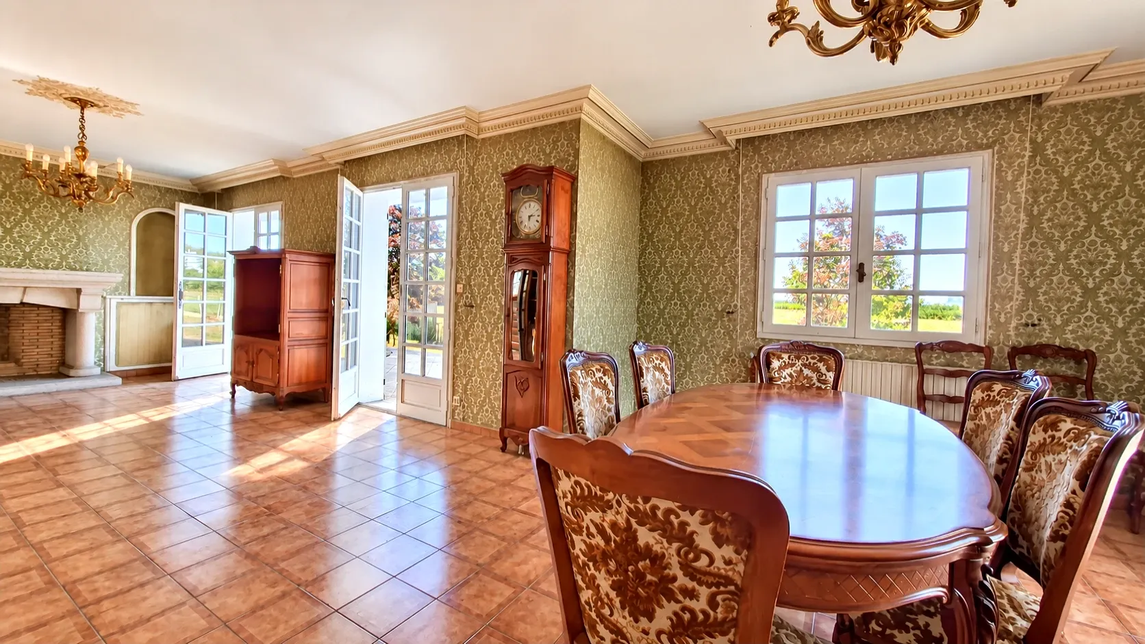 Characterful family home with outbuildings in Saint-Just-le-Martel photo 5