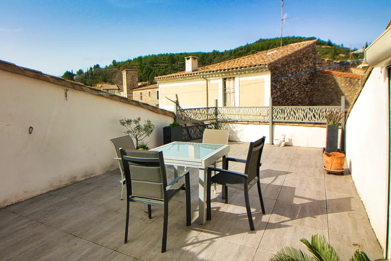 Maison de village rénovée avec terrasse à Nébian Photo du bien