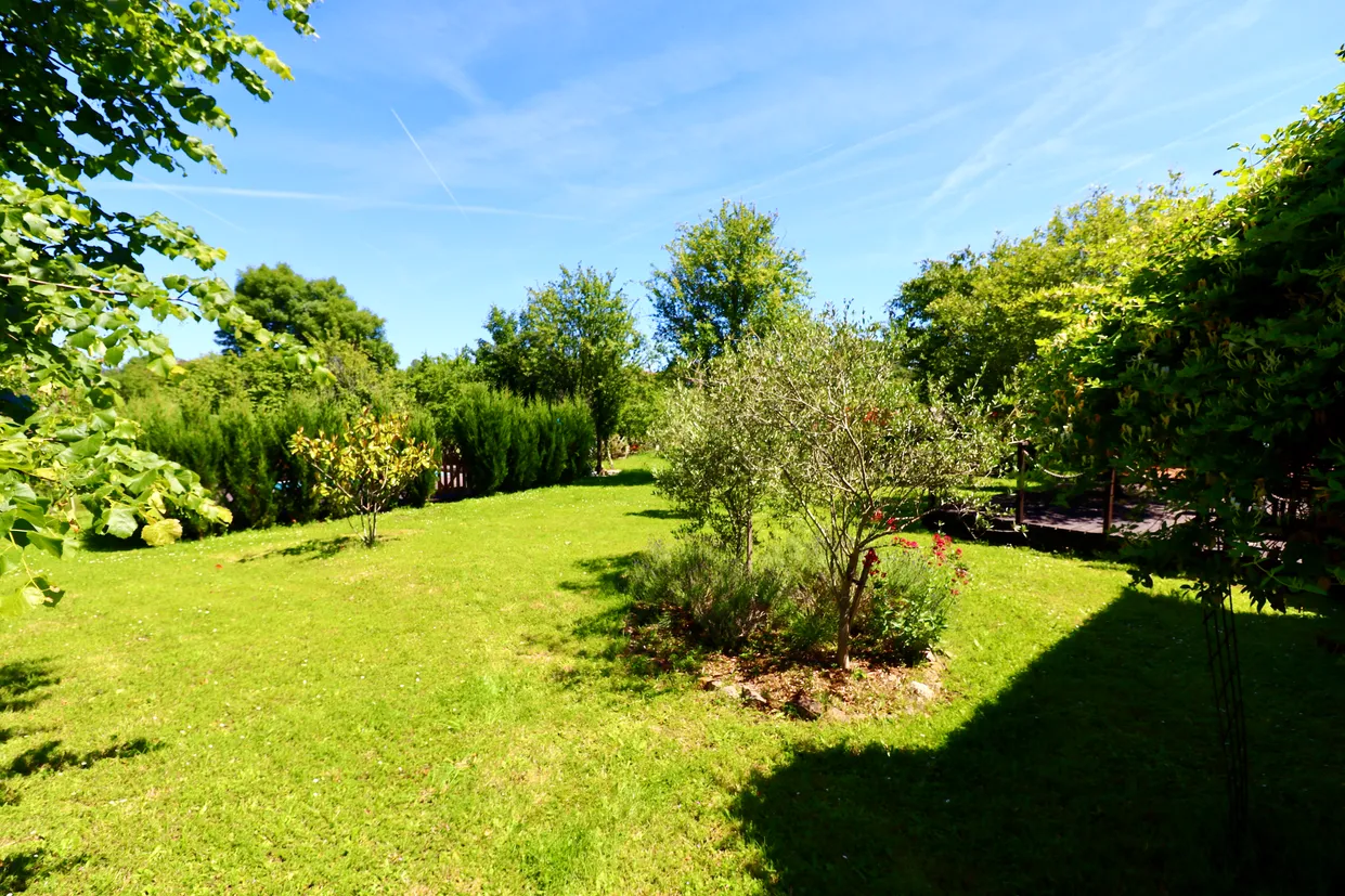 Two Village Houses with Barn, Garden and Pool in La Pouge photo 7