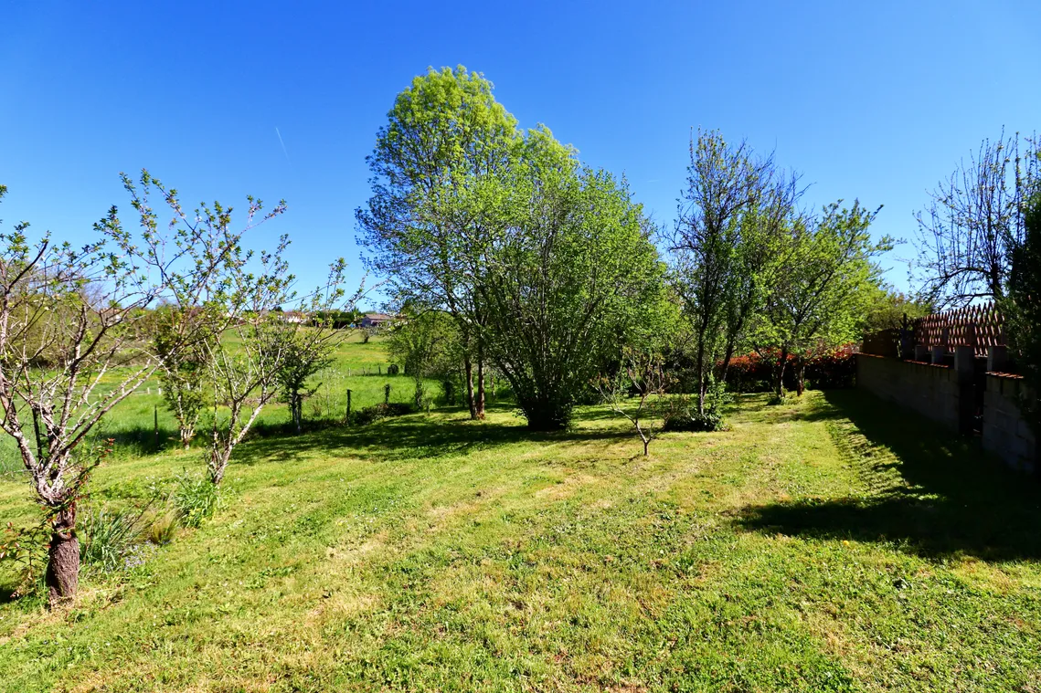Two Village Houses with Barn, Garden and Pool in La Pouge photo 10