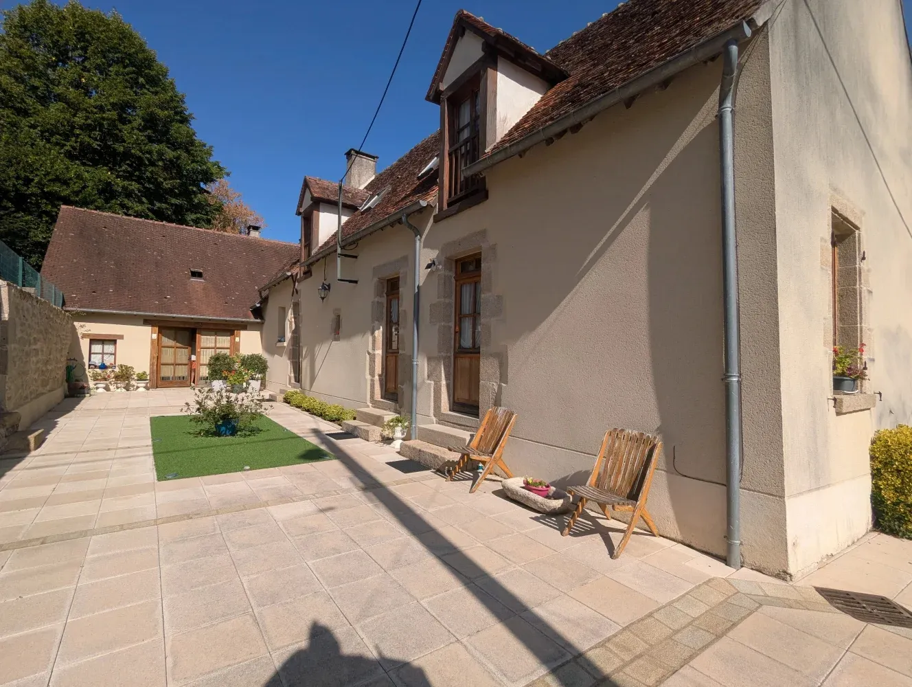 Maison de caractère avec jardin et bois près de Saint-Benoît-du-Sault — photo 2