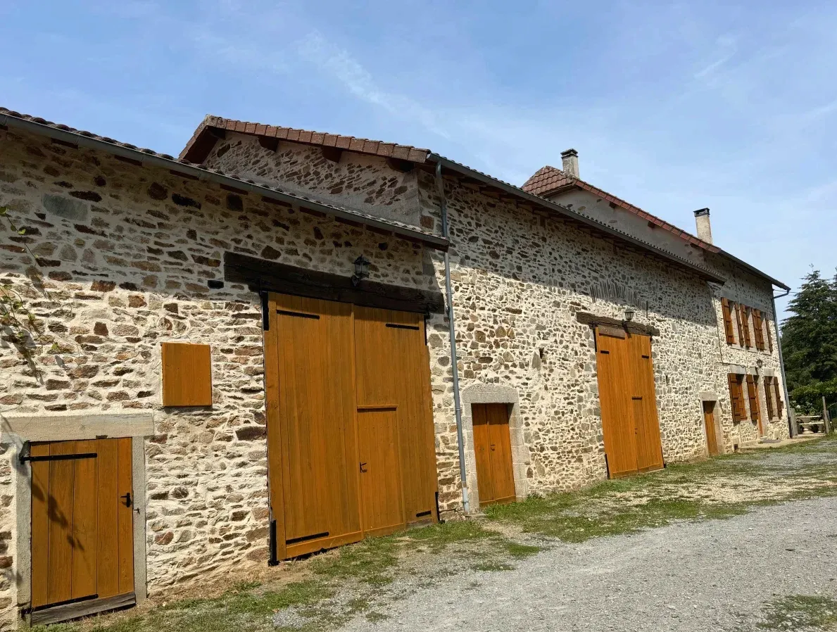 Fermette en pierre de 230 m² avec granges et jardin de 5 000 m² à Champsac — photo 2