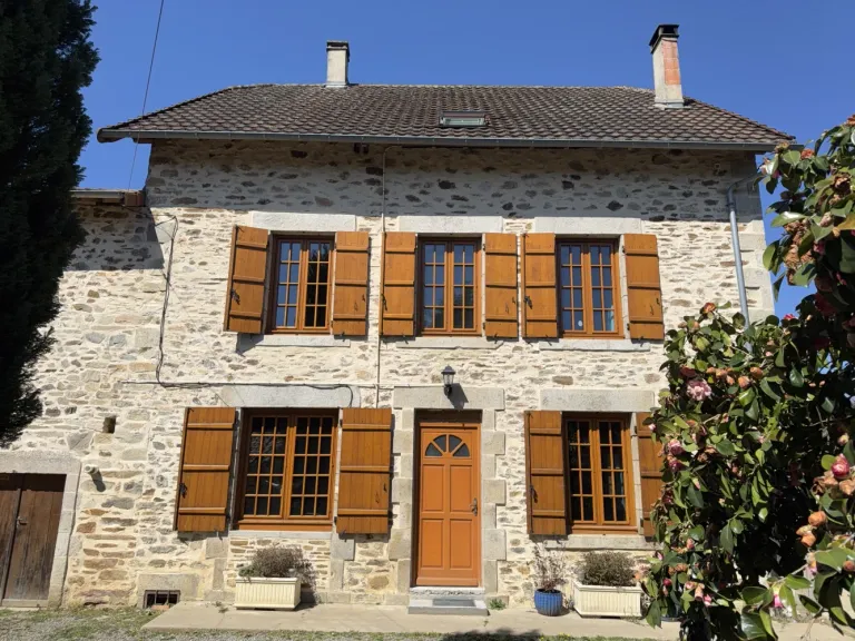 Fermette en pierre de 230 m² avec granges et jardin de 5 000 m² à Champsac Photo du bien