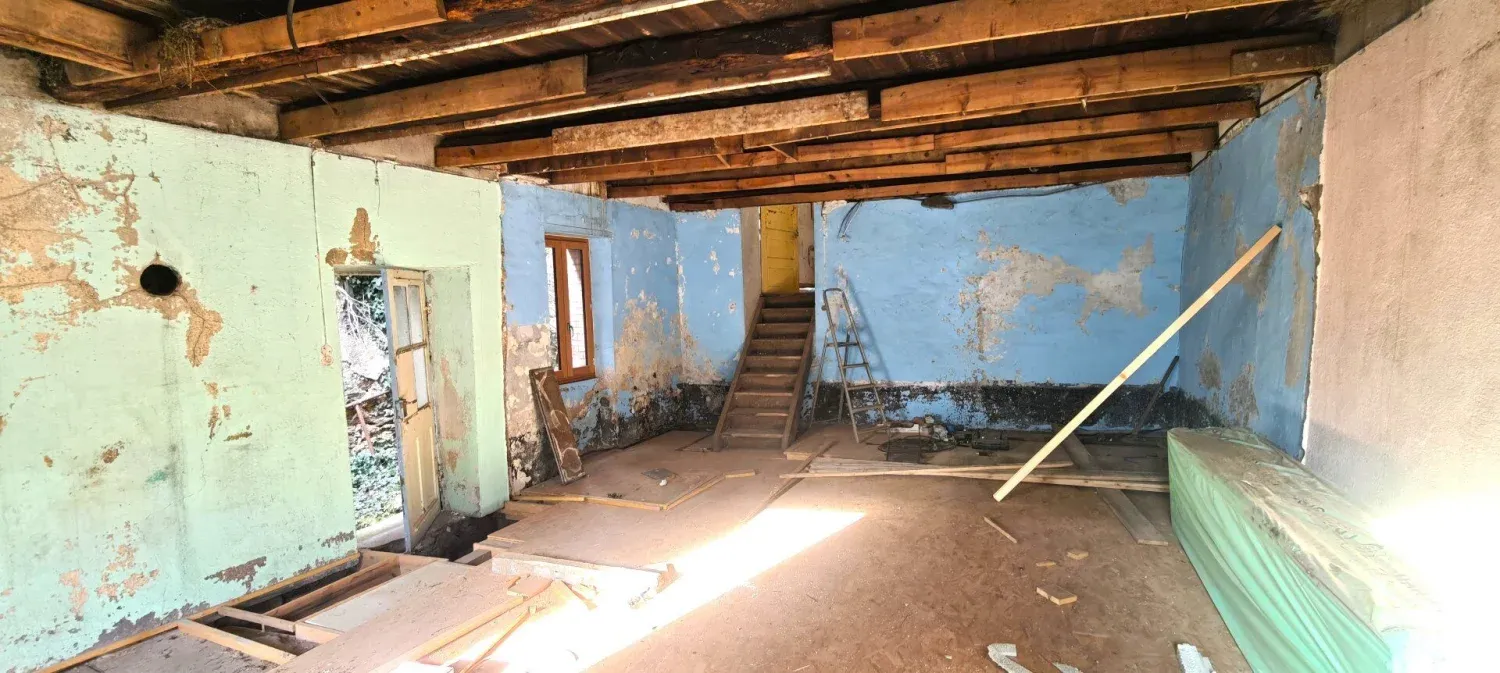 Village House to Renovate with Land and Outbuilding in Livinhac-le-Haut photo 4