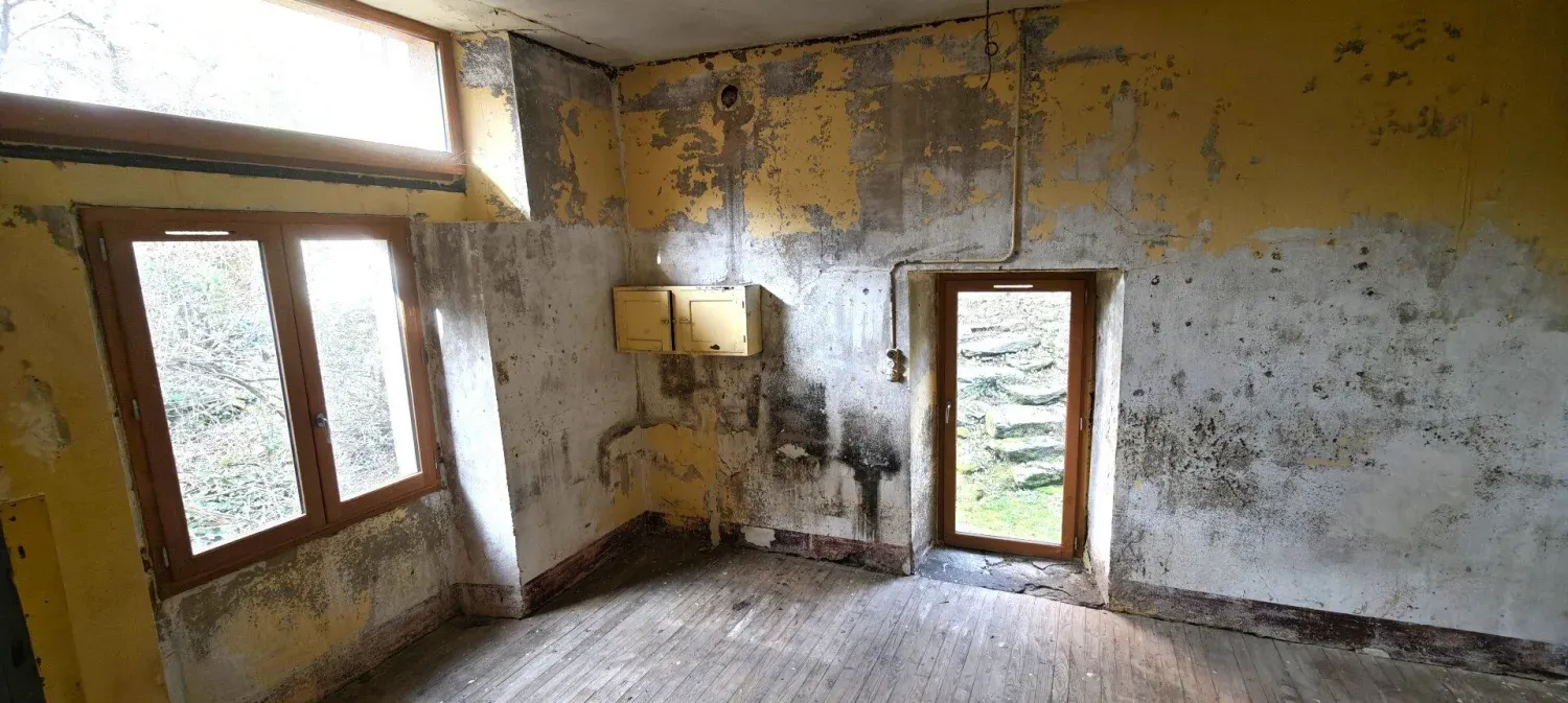 Village House to Renovate with Land and Outbuilding in Livinhac-le-Haut photo 6
