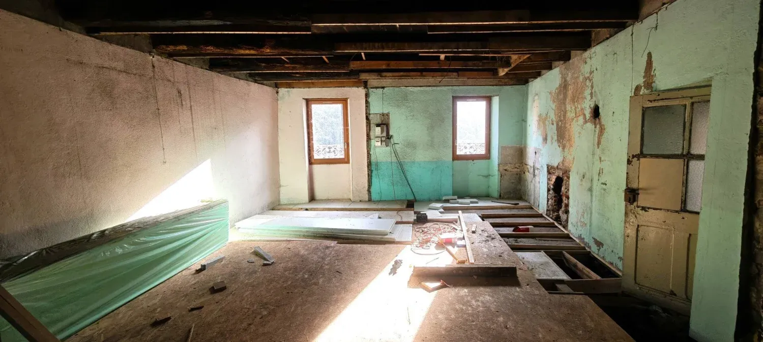 Village House to Renovate with Land and Outbuilding in Livinhac-le-Haut photo 2