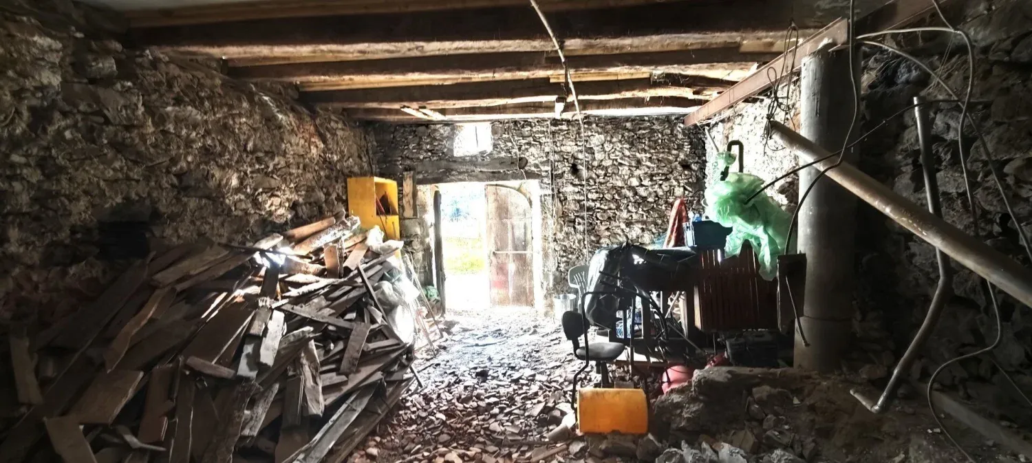 Village House to Renovate with Land and Outbuilding in Livinhac-le-Haut photo 9