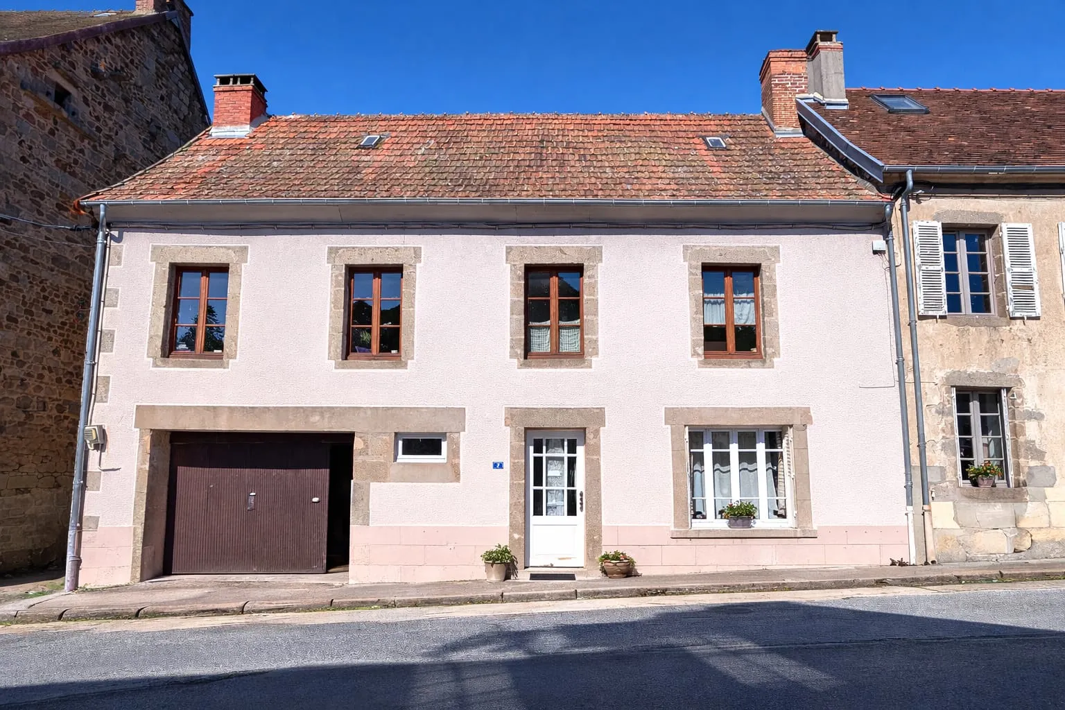 Maison de caractère à vendre à Felletin avec jardin, dépendance et garage double