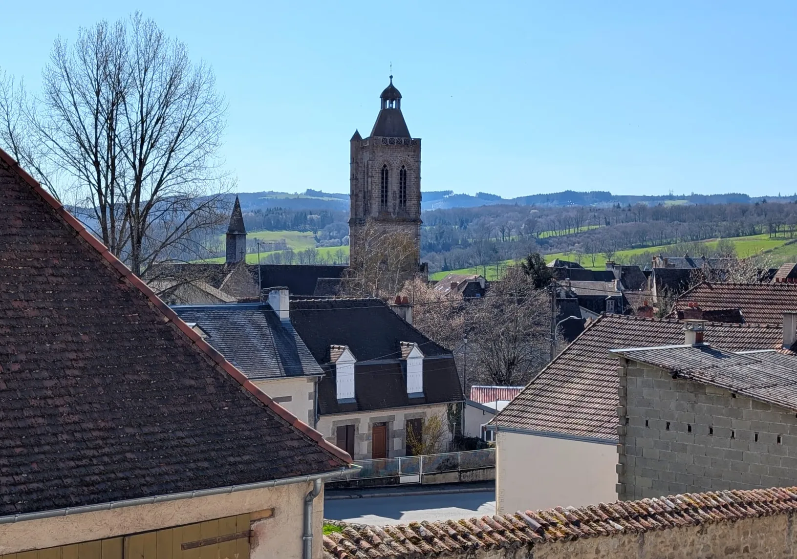 Maison de caractère à vendre à Felletin avec jardin, dépendance et garage double — photo 9