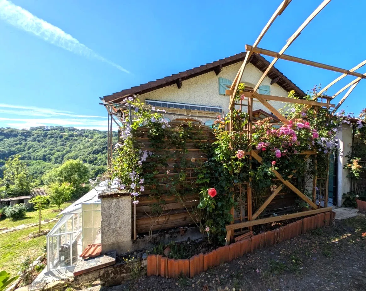 Maison de campagne rénovée avec jardin et bois à Capdenac — photo 2