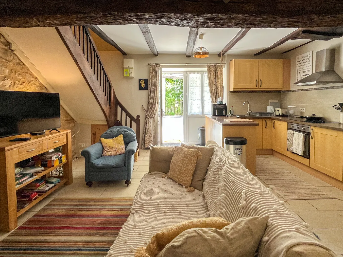 Character Village House with Garden and Views of the Château in Verteuil-sur-Charente photo 4