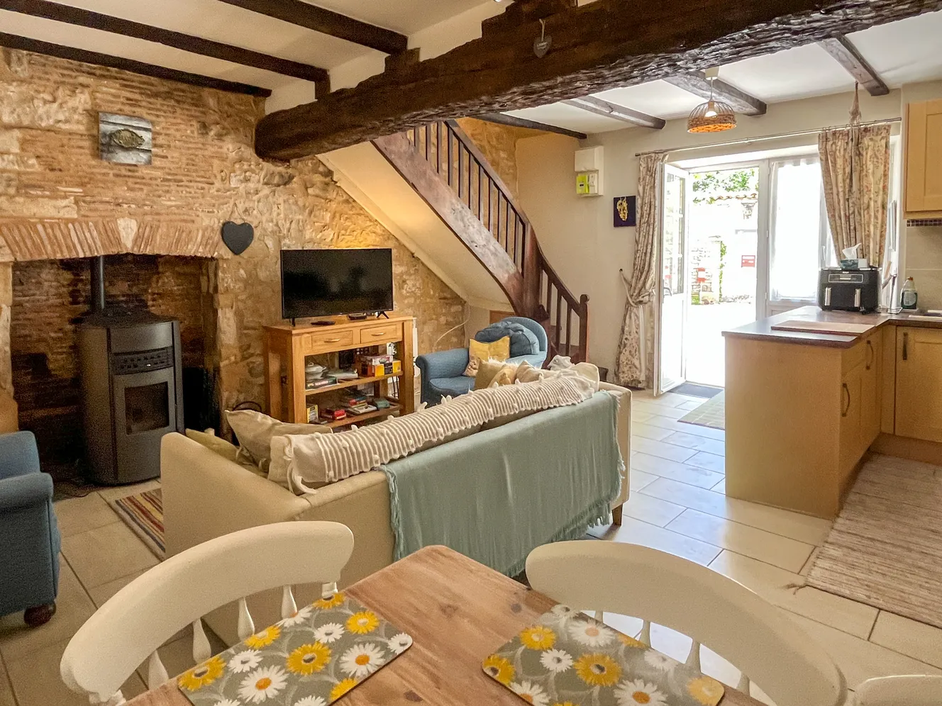 Character Village House with Garden and Views of the Château in Verteuil-sur-Charente photo 3