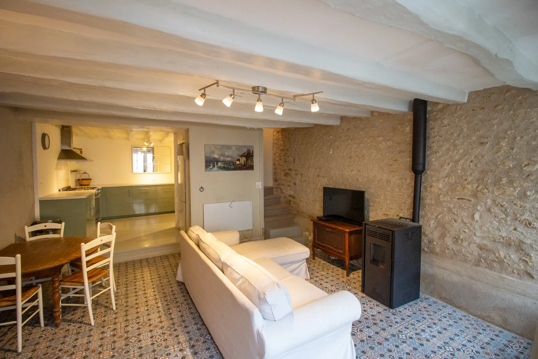 Furnished village house with balcony in Richelieu photo 4