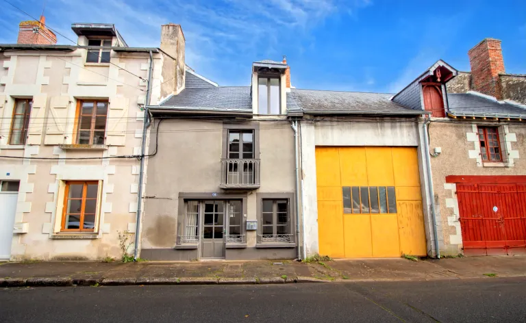 Maison de village meublée avec balcon à Richelieu Photo du bien
