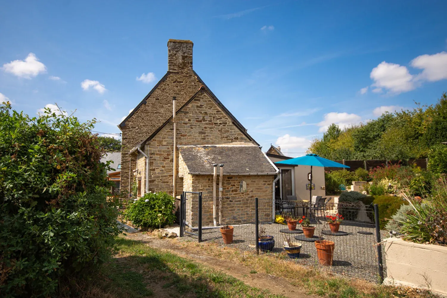 Stone cottage in Maen Roch, near Saint-Brice-en-Coglès, with garden and garage photo 2