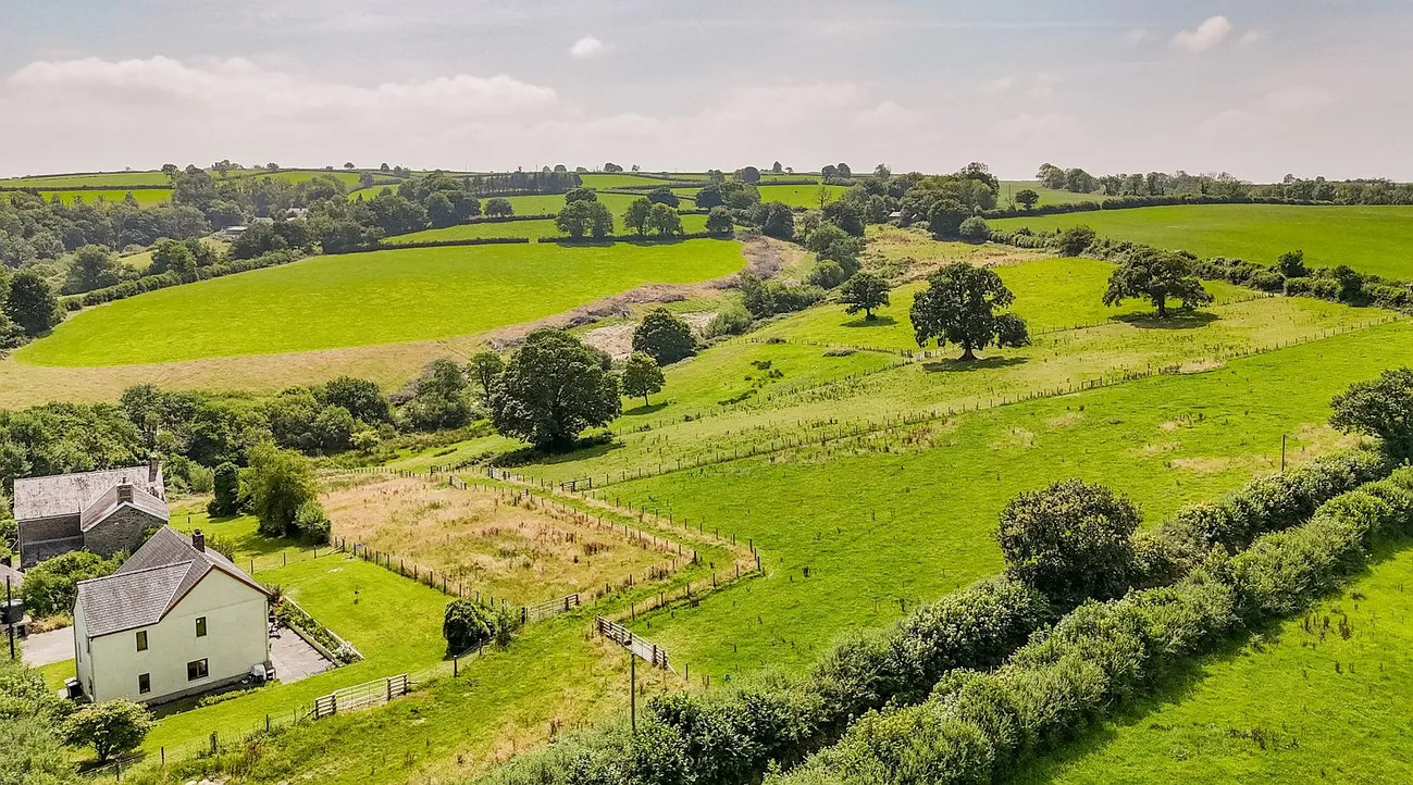 Clover House, Llanboidy, Carmarthenshire: Four-Bedroom Rural Home with 13 Acres photo 3