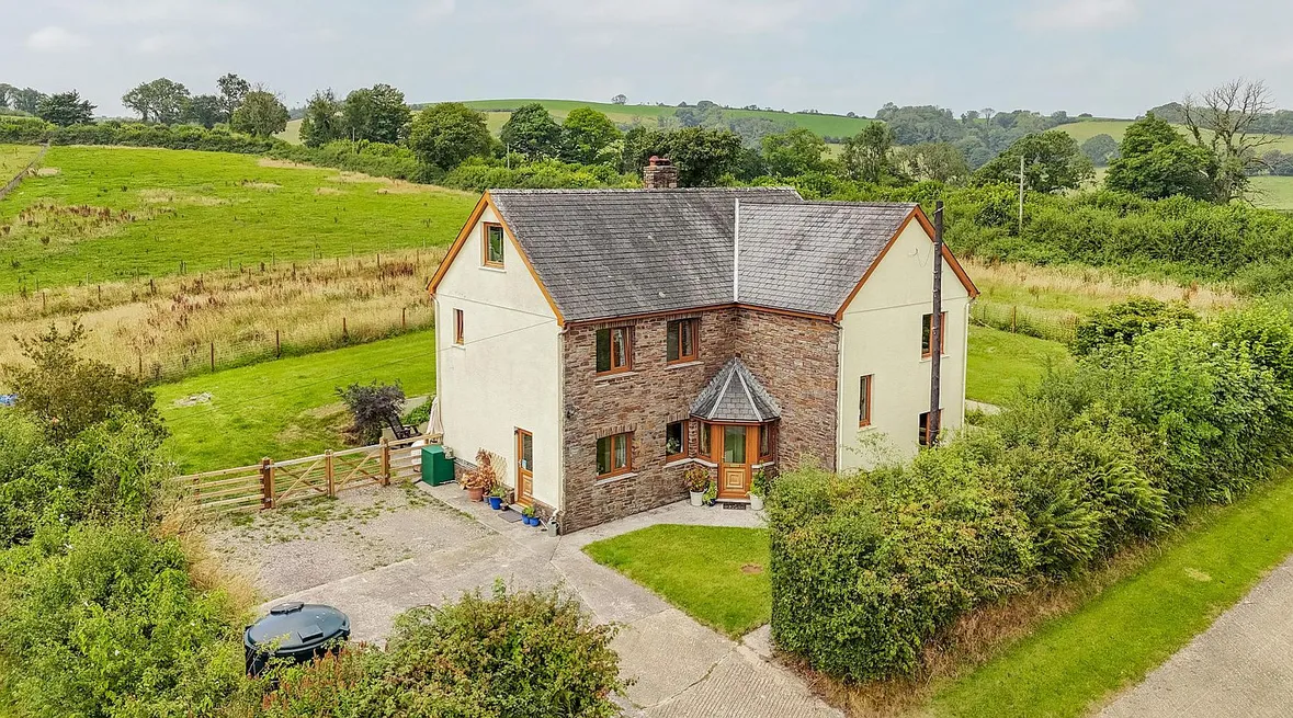 Clover House, Llanboidy, Carmarthenshire: Four-Bedroom Rural Home with 13 Acres photo 2