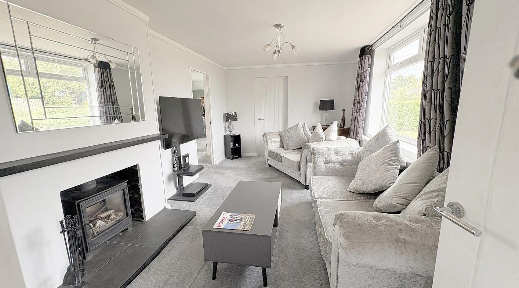 Stickney, Lincolnshire: Three-Bedroom Bungalow with Equestrian Facilities and Approx. 7 Acres photo 8