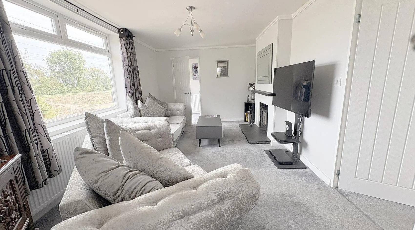 Stickney, Lincolnshire: Three-Bedroom Bungalow with Equestrian Facilities and Approx. 7 Acres photo 7
