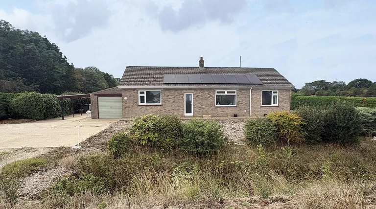 Stickney, Lincolnshire: Three-Bedroom Bungalow with Equestrian Facilities and Approx. 7 Acres property photo