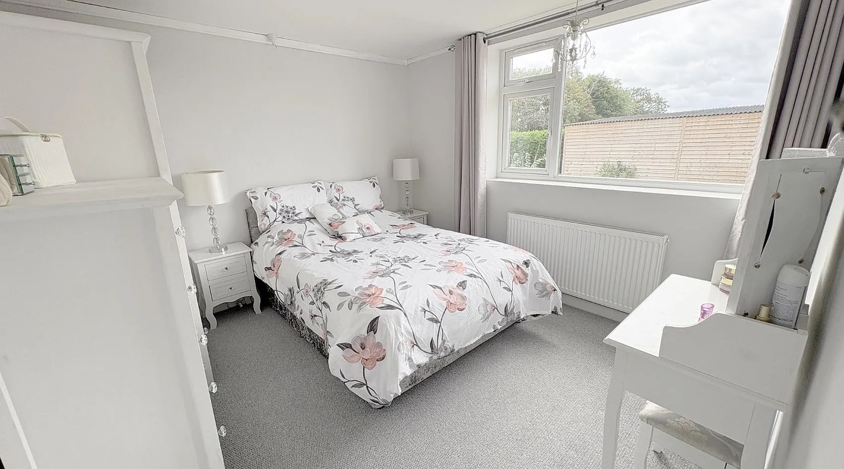 Stickney, Lincolnshire: Three-Bedroom Bungalow with Equestrian Facilities and Approx. 7 Acres photo 9