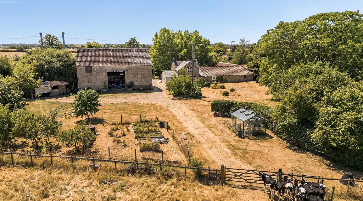 Kingway Farm Cottage, Corston, Wiltshire – Stone Cottage, Annexe and 11.5 Acres photo 2