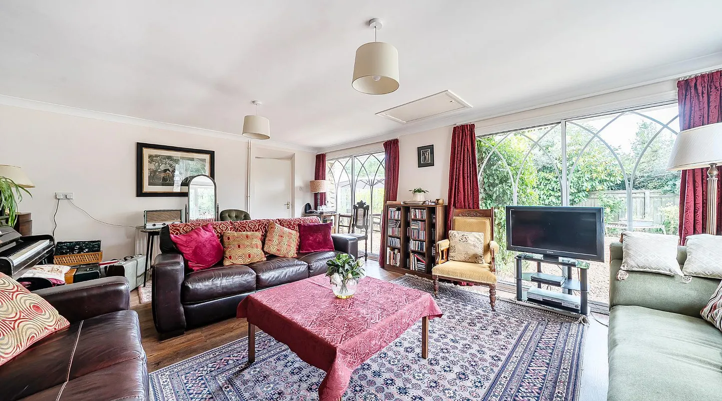 Aldwincle, North Northamptonshire: Equestrian Country Home on 1.25 Acres photo 9