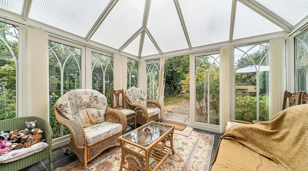 Aldwincle, North Northamptonshire: Equestrian Country Home on 1.25 Acres photo 8