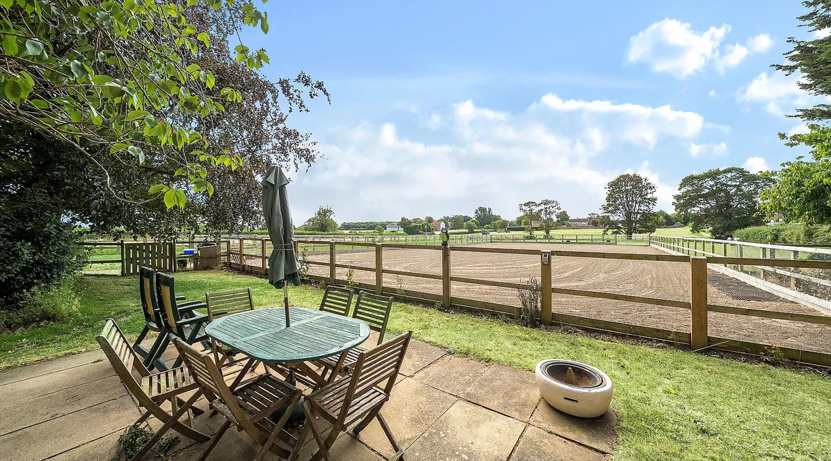 Alvingham, Lincolnshire farmhouse for sale with 1.7 acres and equestrian facilities photo 6