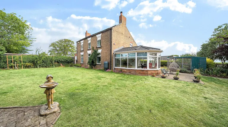 Alvingham, Lincolnshire farmhouse for sale with 1.7 acres and equestrian facilities property photo
