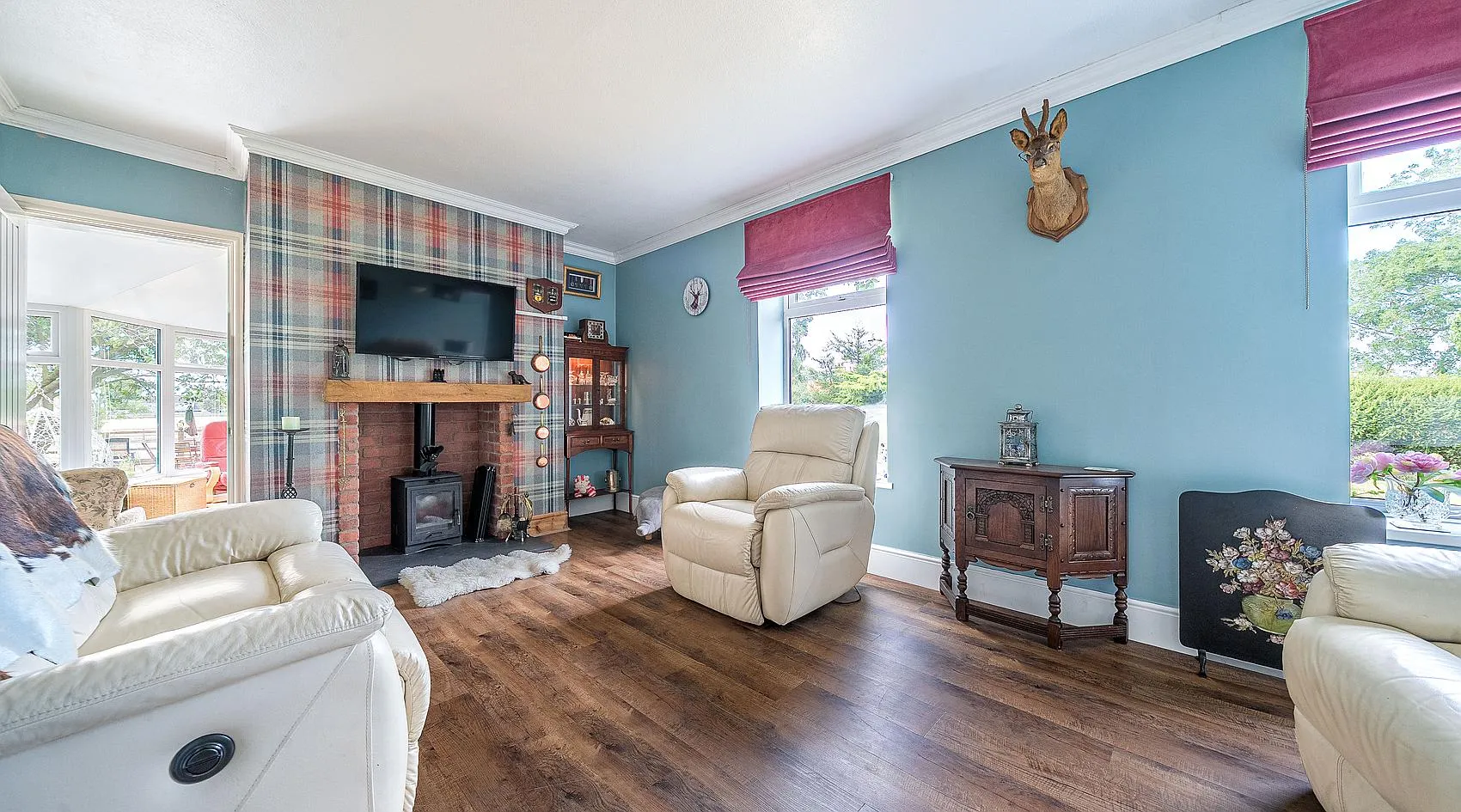 Alvingham, Lincolnshire farmhouse for sale with 1.7 acres and equestrian facilities photo 8