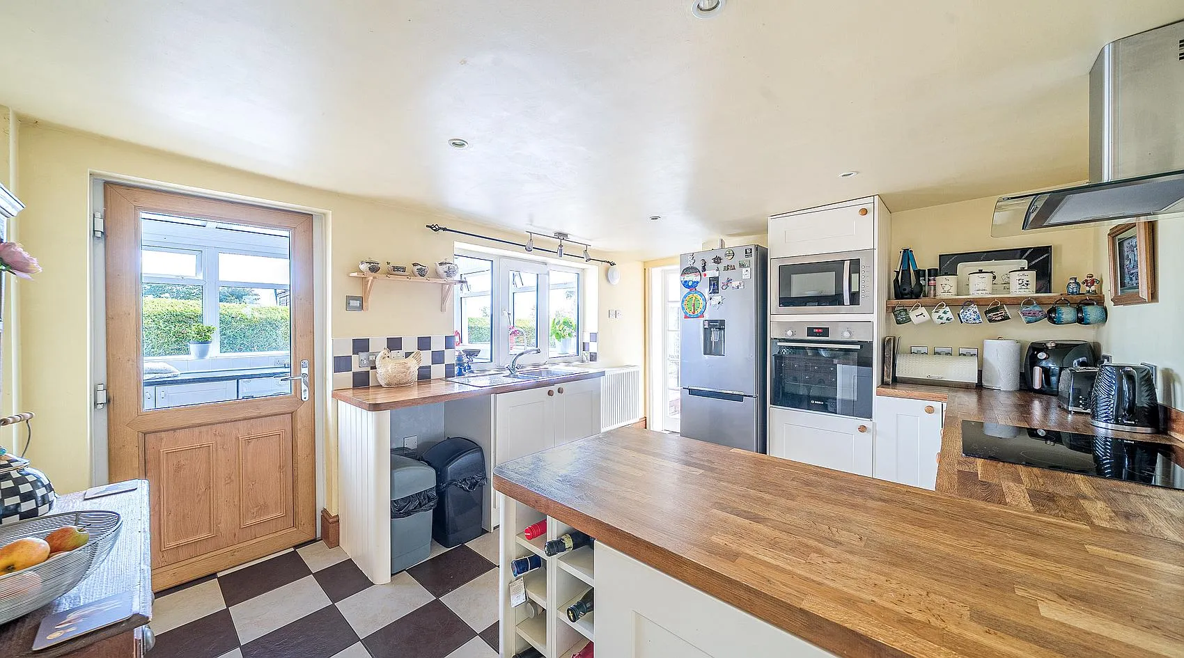 Alvingham, Lincolnshire farmhouse for sale with 1.7 acres and equestrian facilities photo 7