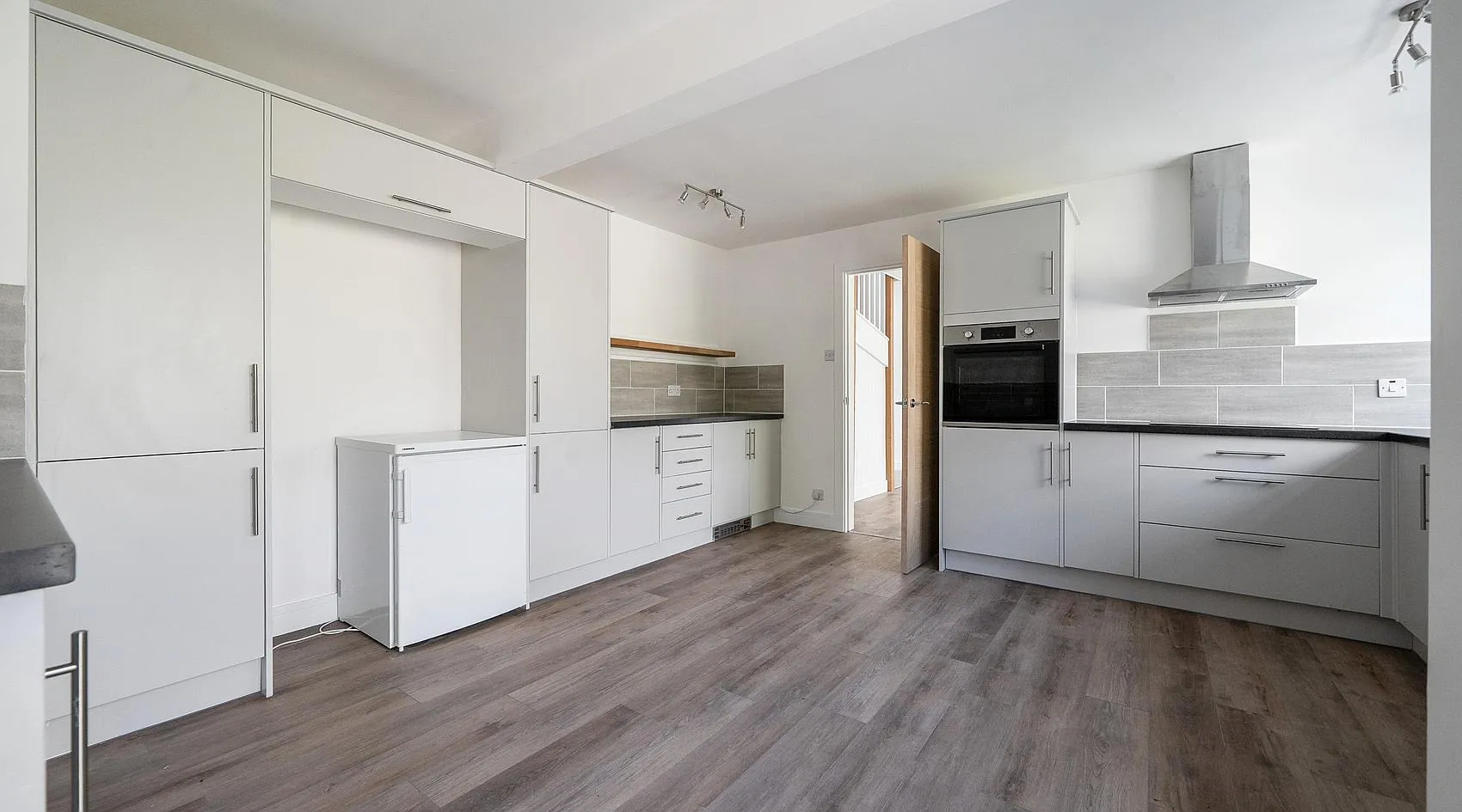 Four-Bedroom Detached House with Sea Views in Weston-super-Mare, Somerset photo 6