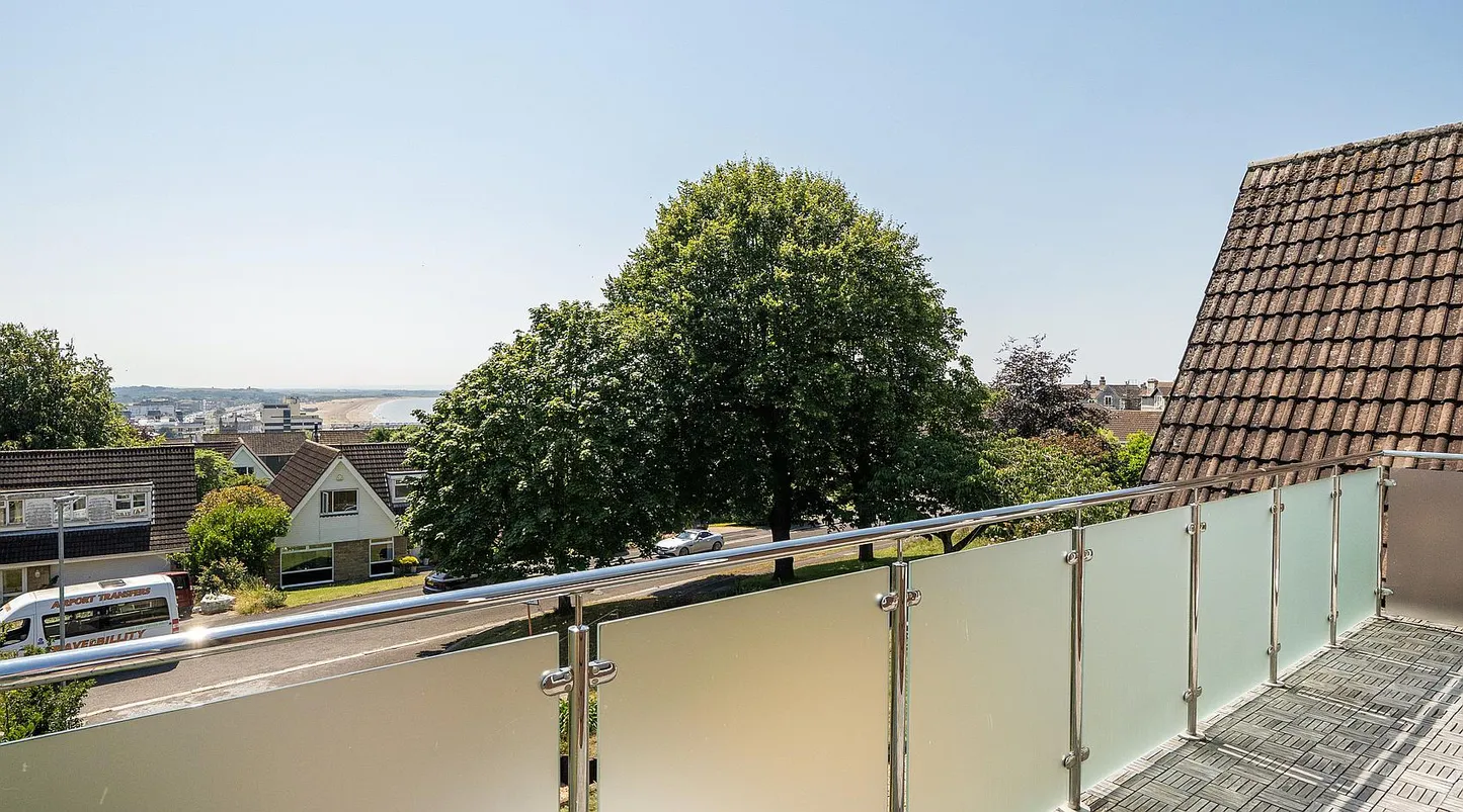 Four-Bedroom Detached House with Sea Views in Weston-super-Mare, Somerset photo 3