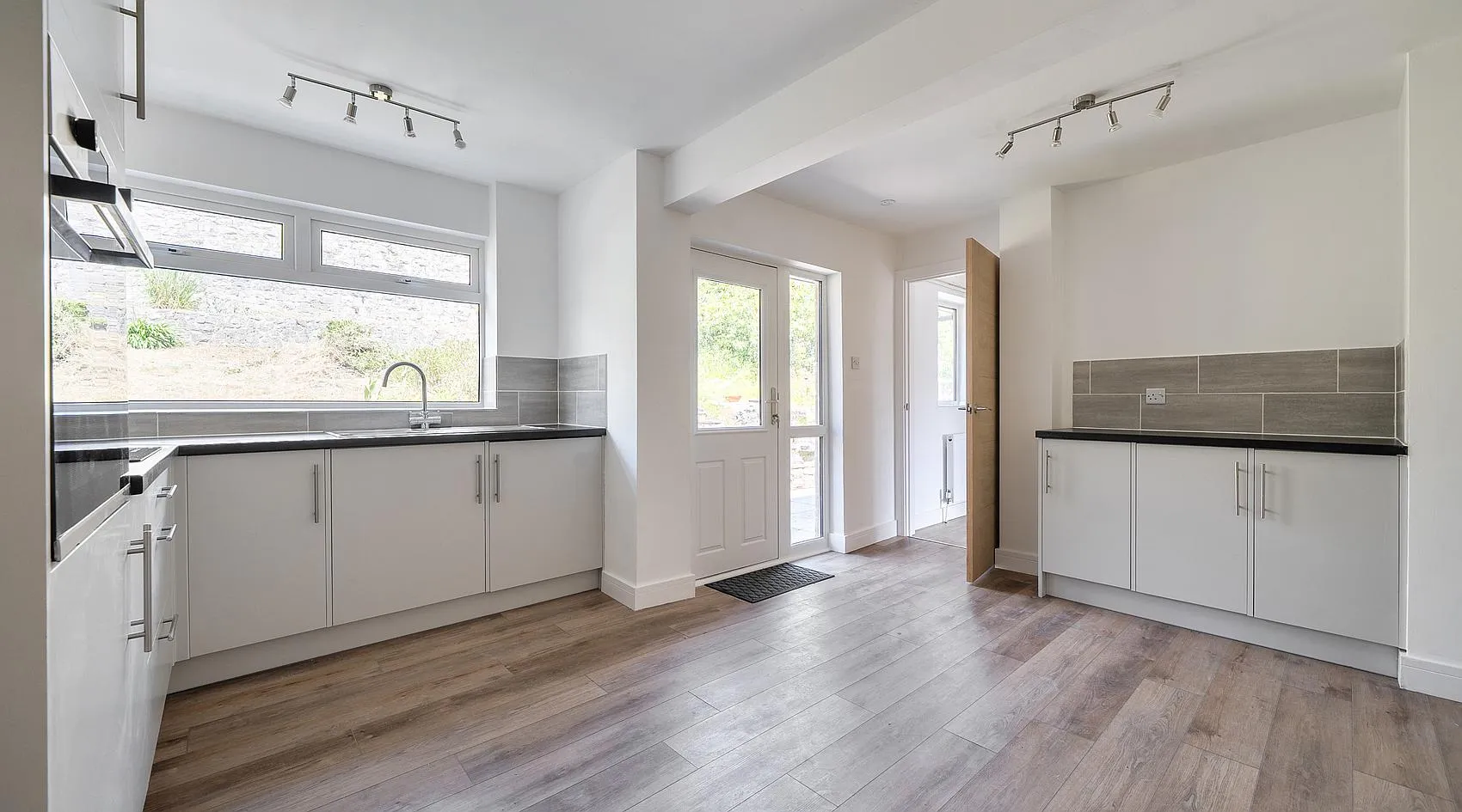 Four-Bedroom Detached House with Sea Views in Weston-super-Mare, Somerset photo 5