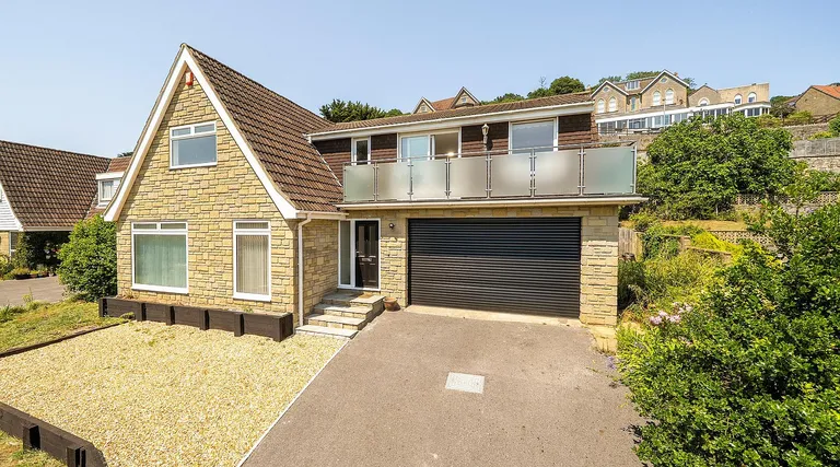Four-Bedroom Detached House with Sea Views in Weston-super-Mare, Somerset property photo