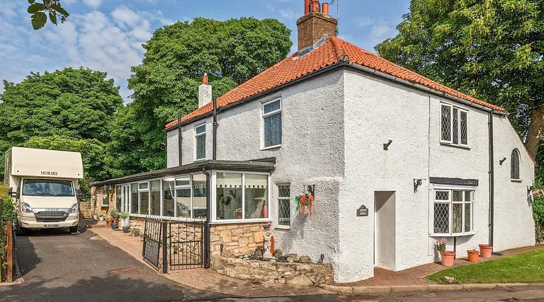 White House, Old Edlington, Doncaster – Detached Equestrian Home with 0.4-Acre Paddock property photo