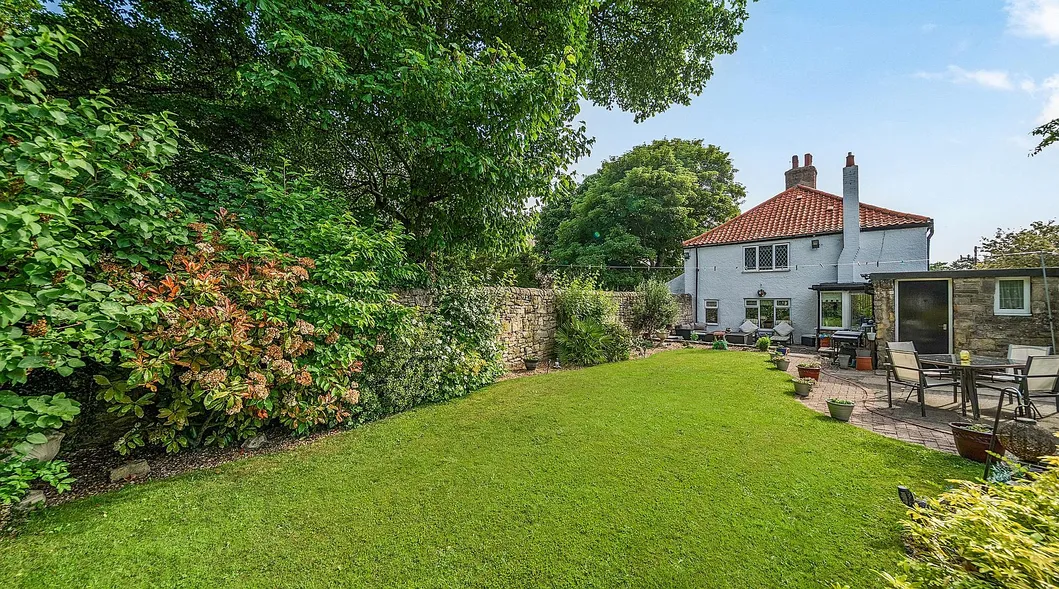 White House, Old Edlington, Doncaster – Detached Equestrian Home with 0.4-Acre Paddock photo 2