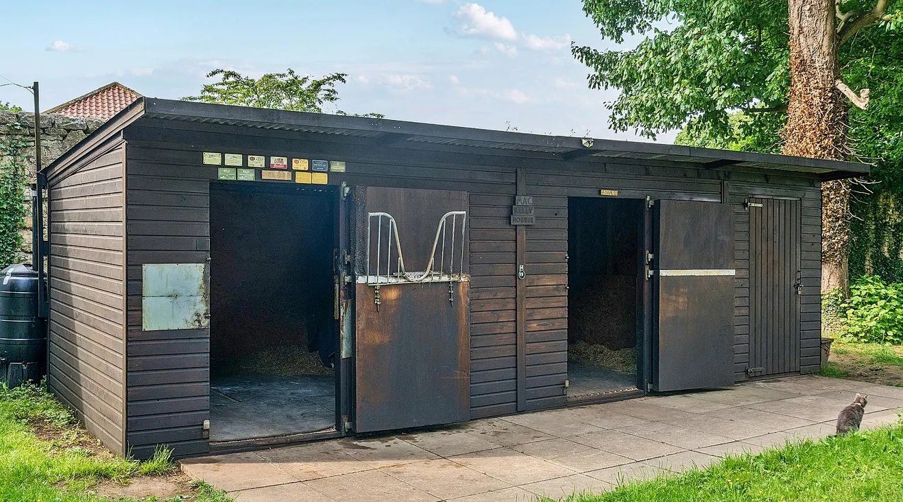 White House, Old Edlington, Doncaster – Detached Equestrian Home with 0.4-Acre Paddock photo 3