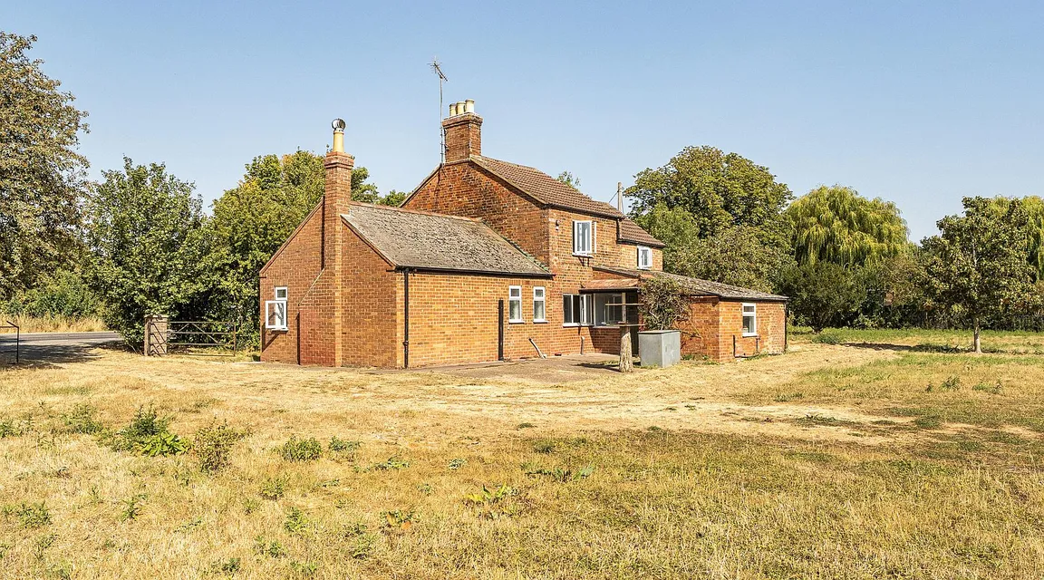 Period Detached Country Home with 3.5 Acres and Outbuildings, Keal Cotes, Lincolnshire photo 2