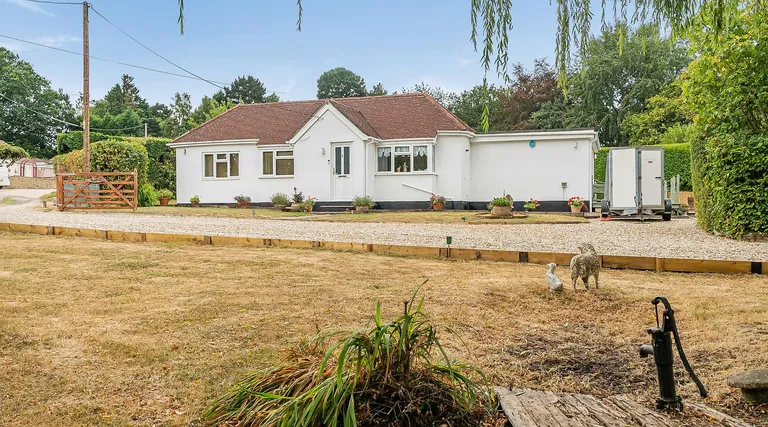 Garden City, Dibden, Hampshire: Three-Bedroom Bungalow with Paddock and Stables property photo