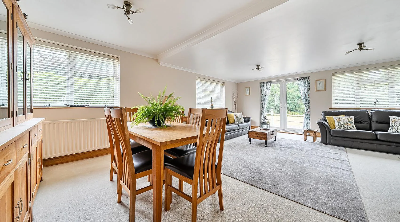 Garden City, Dibden, Hampshire: Three-Bedroom Bungalow with Paddock and Stables photo 8